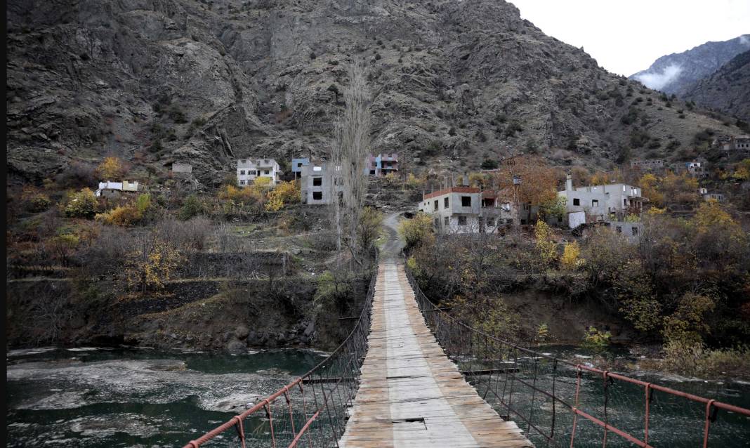 Yusufeli'nde yükselen sular önce asma köprüyü yuttu: Kalbimi acıtıyor 5